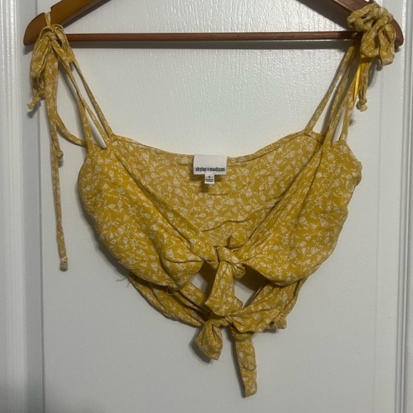 Skylar + Madison Yellow Floral Crop Top Size Small - Picture 2 of 4